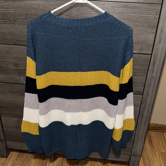 Cute oversized Sweater!!💙 - Picture 2 of 4